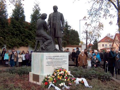 Mahunka-szobor avatás